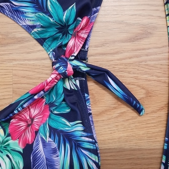 Shein Floral Bikini Top and Bottom Set Twist Top Padded Blue Womens Small - Picture 3 of 10